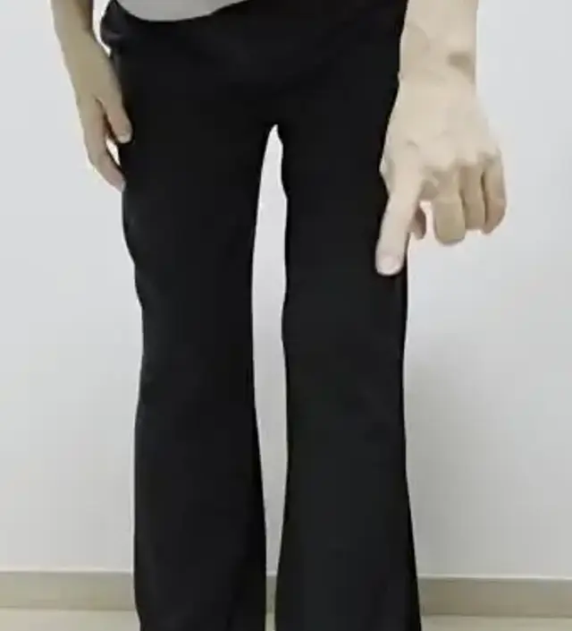 166인데 길긴 기네요;; 부츠컷보다 이게 더 낙낙한 느낌이에요~ 밍크라서 겨울에도 입기