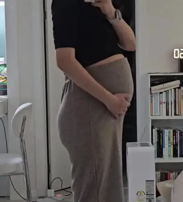 소재도 좋고, 만삭인데 배도 편해서 너무 잘 입고있어요! 가을겨울에 입기 딱 좋아요