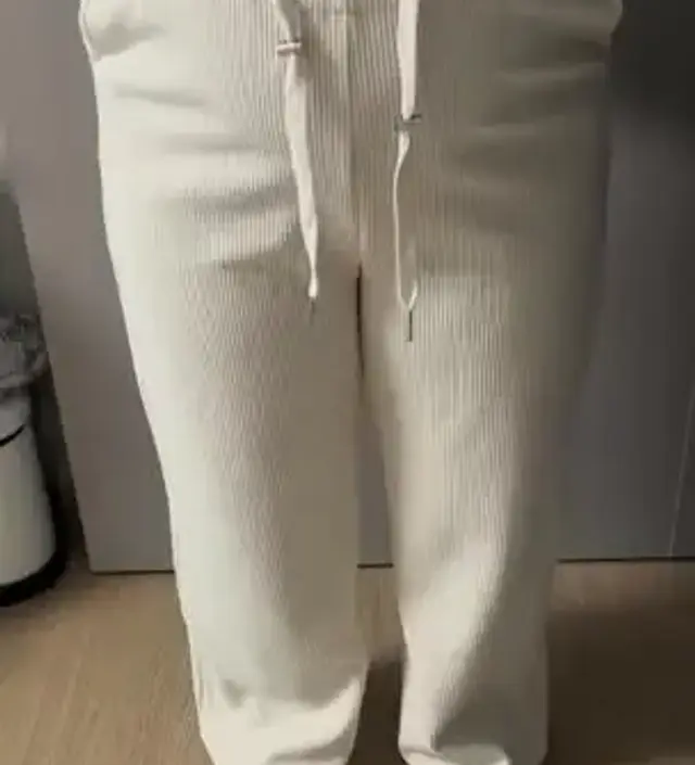 배송이 너어어어무 늦게 되서 만삭 임산부는 껴서 못 입겠네요… 조절 스토퍼가 무색하