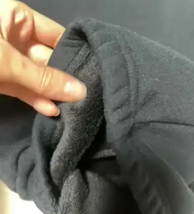 현재 임신 15주차인데 아직까지는 좀 커서 흘러내려요 ㅎㅎ 
