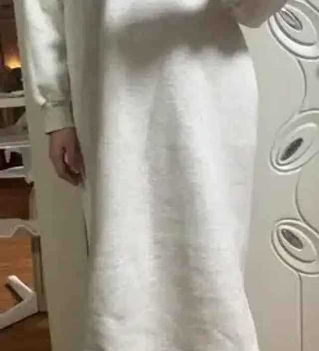 색상도 환하고 편하게 겨울까지 입을 수 있는 옷이에요!
