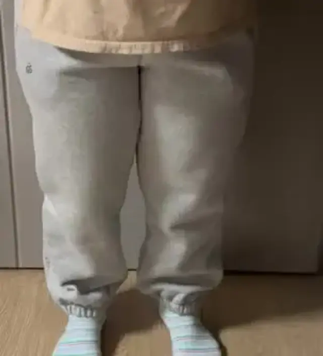 만삭 임산부도 배 조임 없이 편하게 잘 맞아요~ 기모가 있긴한데 한겨울에 입기엔 너무