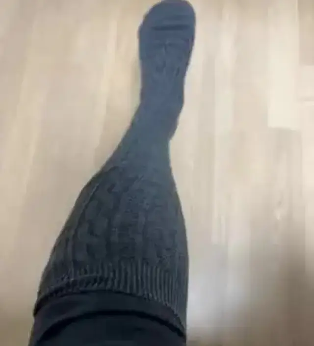 적당한 두께라 좋네요. 색상과 무늬도 마음에 들어요~ 봄가을 간절기에 신기 적당할 것