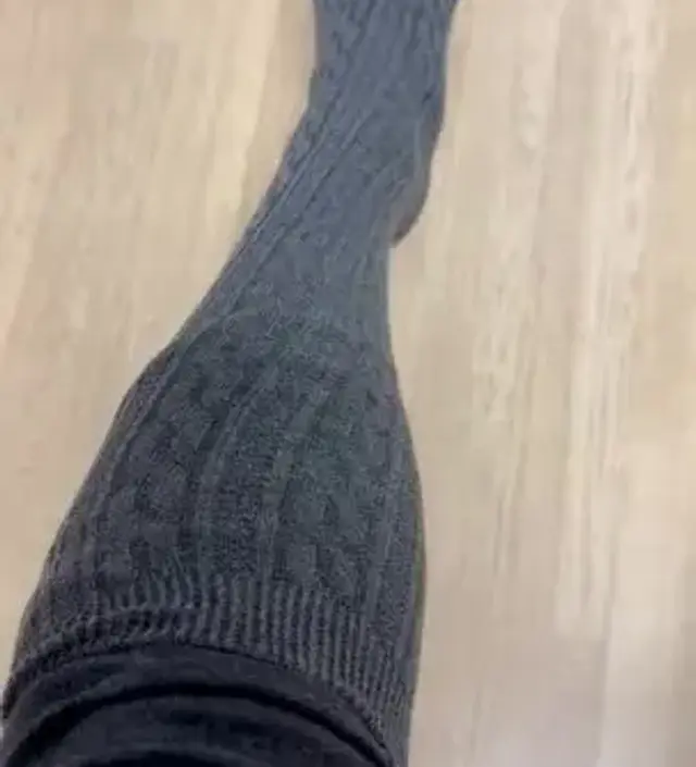 적당한 두께라 좋네요. 색상과 무늬도 마음에 들어요~ 꽈배기, 골지, 색상 몇개 조합 섞