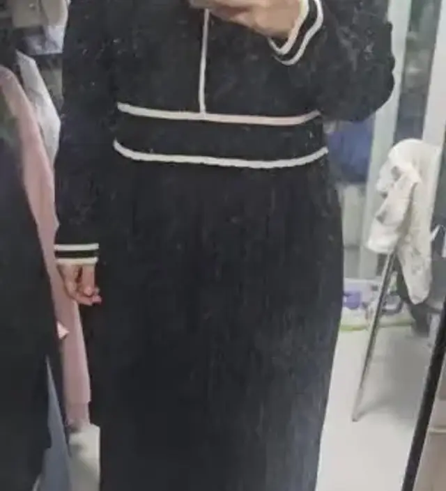 결혼식에 입을까했는데..그것보다는 가족모임이나 약속 자리에 입기 괜찮은 것 같아요 