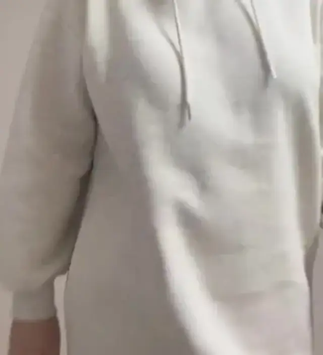 긴 기장과 넉넉한 품으로 아주 편하게 입을 수 있어요 ㅎㅎ