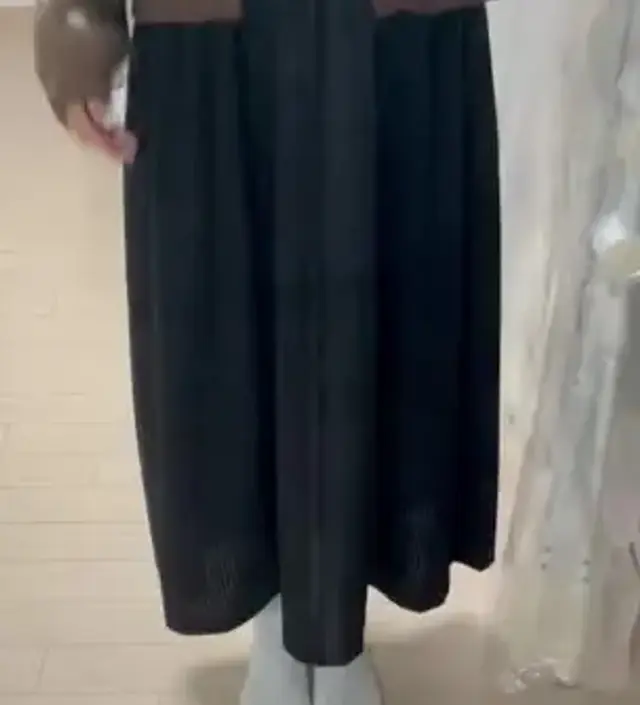 아이보리 색을 먼저 구매해서 입어보고 너무 편하고 마음에 들어서 검정색도 샀어요! 블