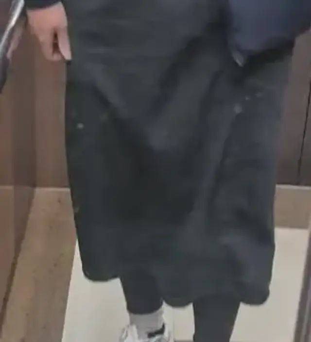 엄청 부들부들하고 소재도 톡톡해요 배조임 없고 편해서 잘 입고 있어요