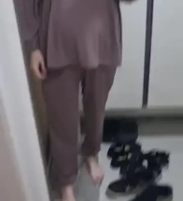 넘 편하고 좋네요 출산후 수유할때입으러 구매했는데 조거라 다리쪽 말려올라가는것도 