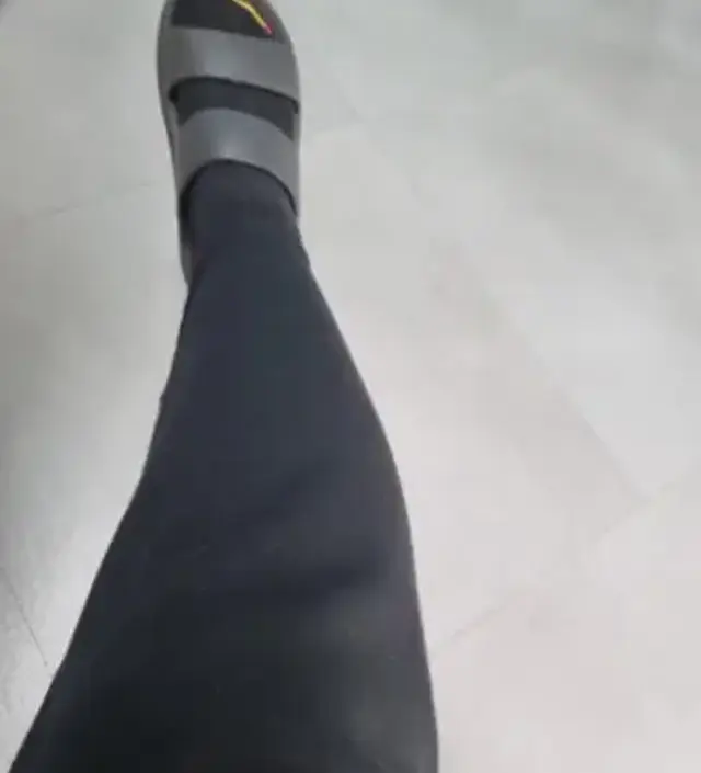 완전 편하고 따뜻해요! 보들보들해서 겨울에 입기 너무 좋아요!!! 제가 배가 완전 많이