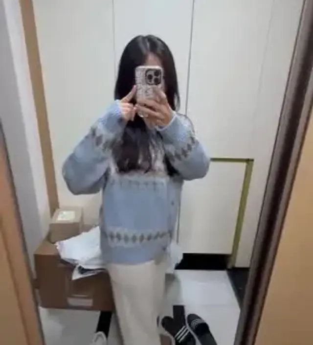 색감도 예쁘고 너무 따뜻해요. 배 부분도 너무 편해요! 아직 20주차여서 넉넉하게 남긴