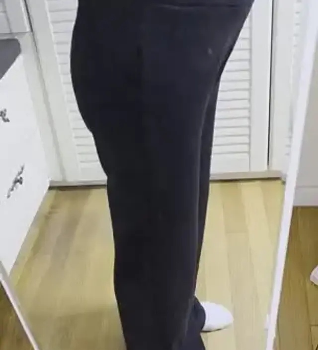 주머니가 없는 건 조금 아쉽지만 겨울에 따뜻하게 입을 수 있을 것 같고 배도 넉넉해서