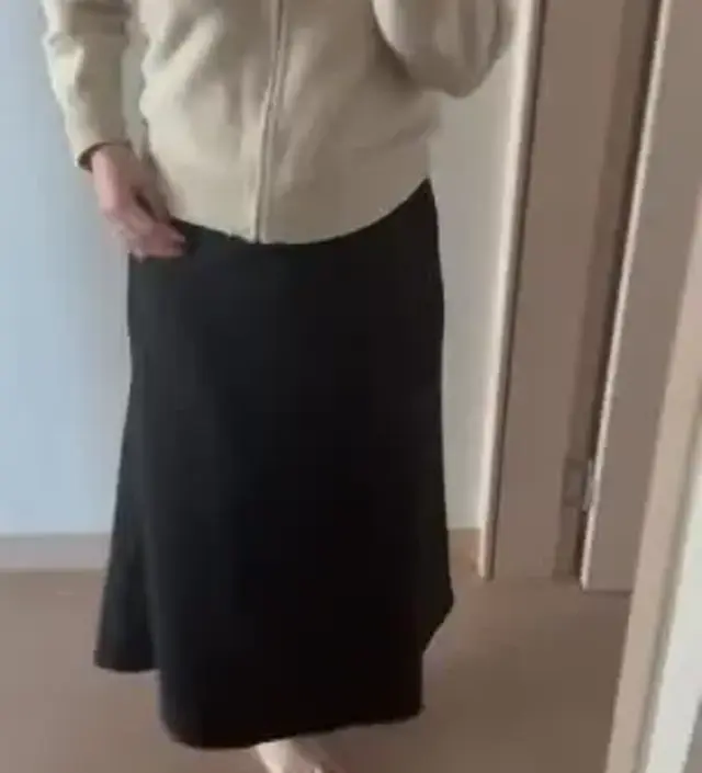 다른데서 치마 구매하고 실패 했었는데 여기 치마가 딱 너무 맘에드네요 허리도 편하구