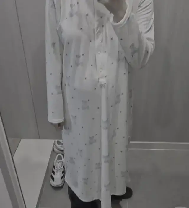 소재 부드럽고 너무너무 마음에 들어요 사이즈 넉넉해서 만삭 문제 없어요~ 
