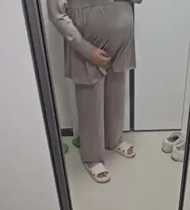 사이즈도 넉넉하고 부드러워서 잠옷으로 좋아요. 그리고 캡이 내장돼있어서 더 좋아요~