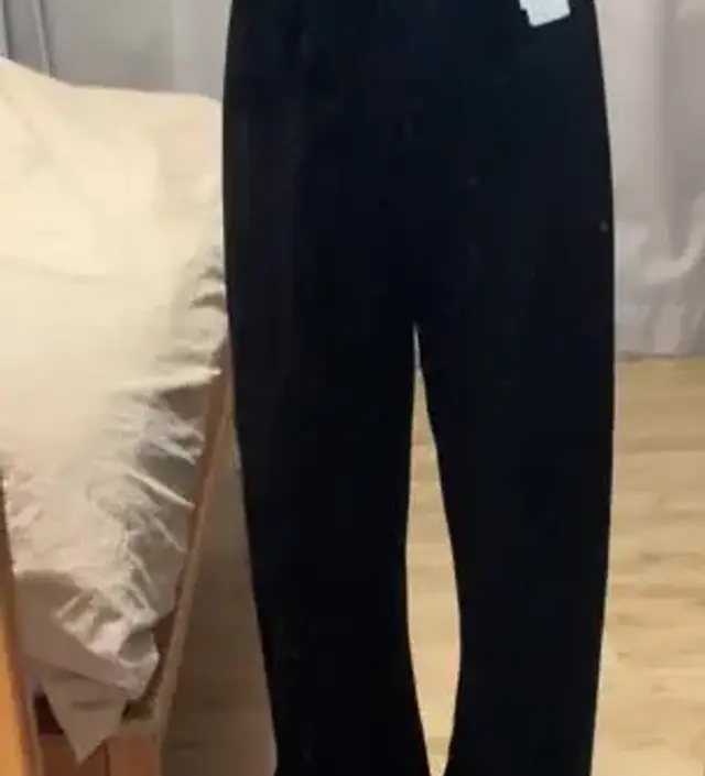 키작녀라서 바지가 길어요 ㅎㅎ 가슴 바로 아래까지 올려 입어도 좀 긴 것 같네요. 재질