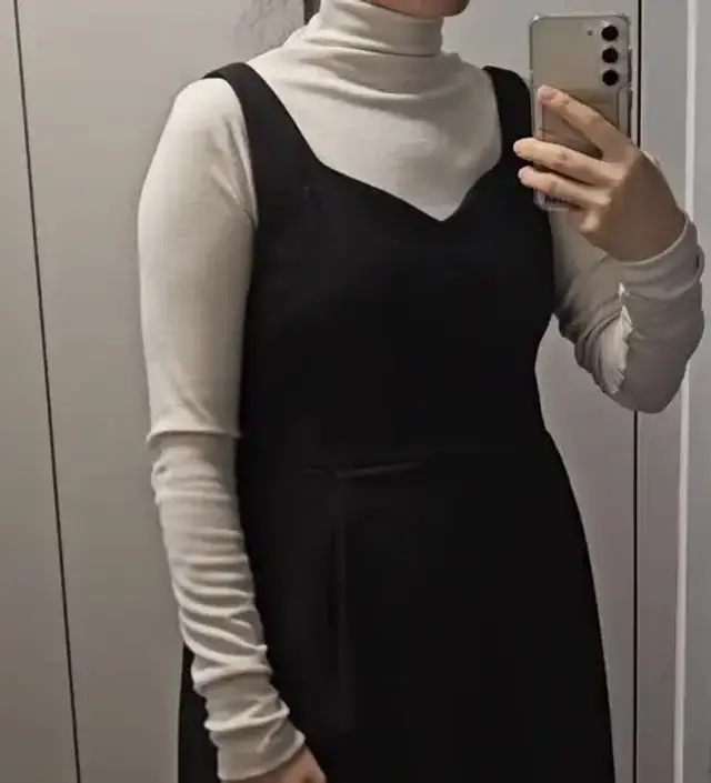 생각보다 심심한데 모델처럼 진주목걸이하면 확 살아나요 ㅎㅎ 품이 널널해서 등쪽이 살