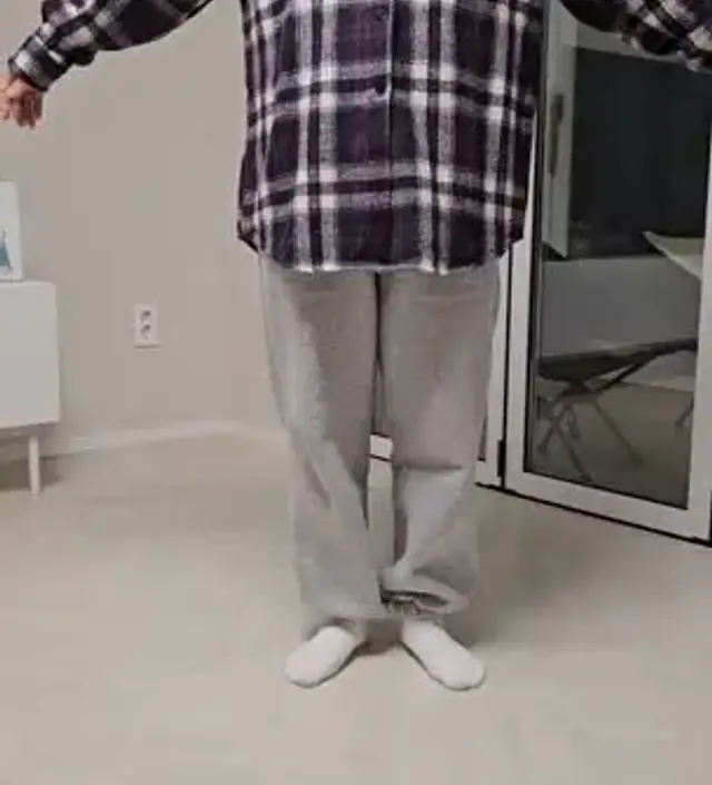 색상, 옷감, 크기 다 맘에 들어요. 배가 많이 나올 걸 생각해 넉넉한 사이즈로 구매했어