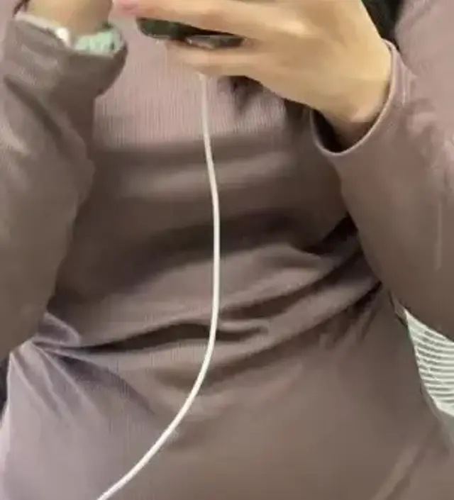 겨울 목티셔츠 필요했는데요~ 임신 전에 입던 거라.. 겨드랑이 끼고ㅠㅠ 난리더라고요.