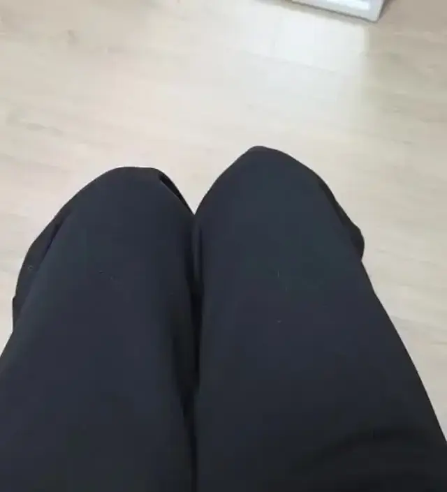 기모 들어있어서 겨울에 따뜻하게 잘 입을것같아요! 질질 끄는거 싫어서 짧은거 샀는데