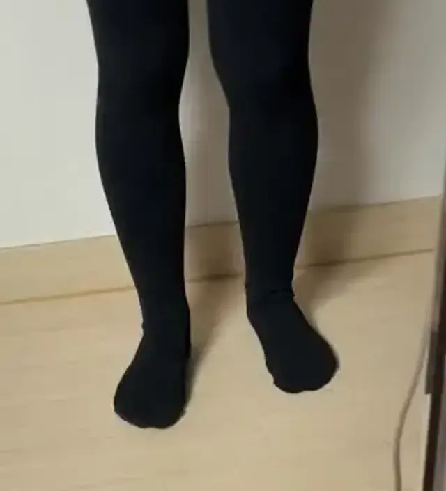 걷다보면 허벅지쪽이 내려가요 ㅠㅠ 발목이 사라진다는게 또 단점이긴 한데 .. 촉감은 