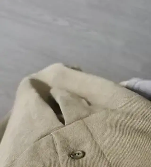 옷이 참 편하고 부들부들 좋아요. 재질도 도톰하고 겨울에 바람을 다 막아주네요. 재구