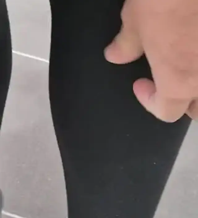 엄청 톡톡하고 부드러워요 겨울에 입기 딱 좋은 소재예요 입고 나면 살짝 자국은 남는데