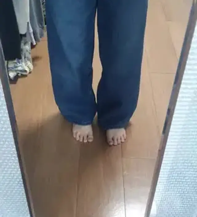 먼저 m 입어보고 너무 커서 바지가 내려가더라구요
