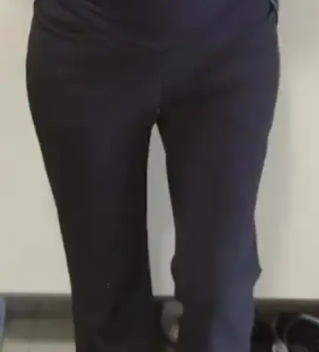 배가 조금씩 나오는 것 같아서 출근용 바지를 구매했습니다!14주즈음 부터 입기시작했는