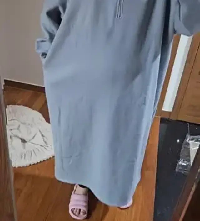 많이 많이 커서 만삭까지 입을 수 있을거 같아요! 생각보다 도톰하지는 않아요~! 집에서