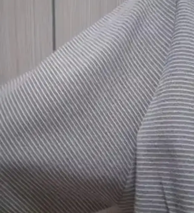 핑크색 먼저 구매하고 넘 부들부들하고 편해서 브라운도 구매했어요. 올겨울 홈웨어로 