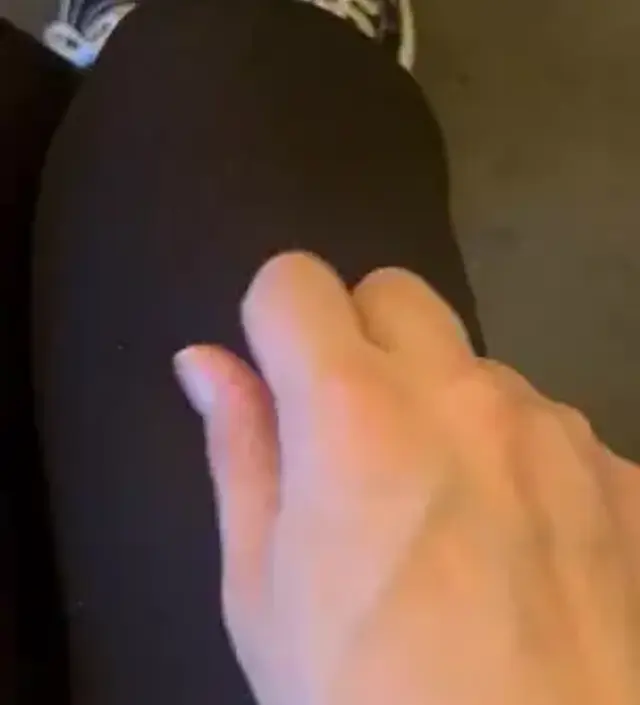 너무 따뜻하고 쫀쫀하고 탄탄해서 좋은데 제가 잘못입고있는건지 허리조절을 해도 계속