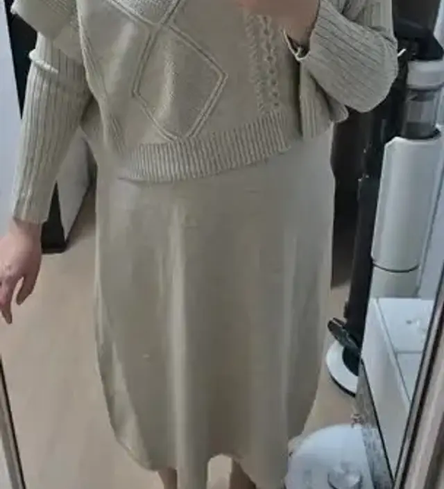 통뚱한 산모인데 상체는 좀 끼네요ㅠ ㅋㅋㅋ날씬66까지는 넉넉하실듯. 아래는 당연히 편