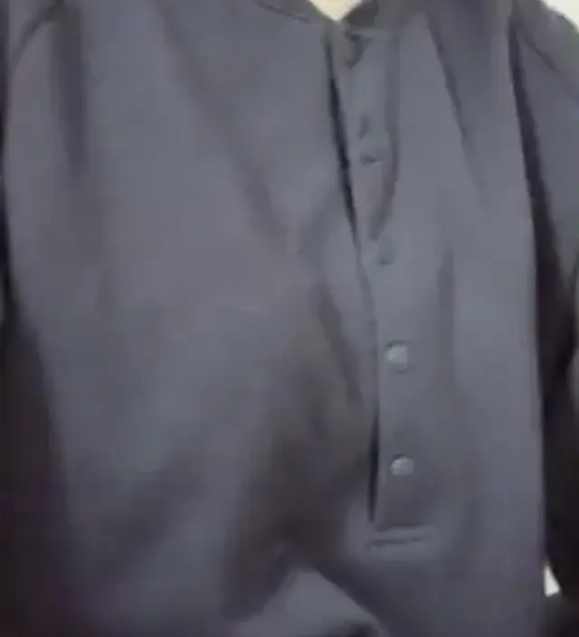 쉽게 풀수 있는 수유복 찾고 있었는데 똑딱이 단추로 되어 있어서 수유할때 편하네요 다