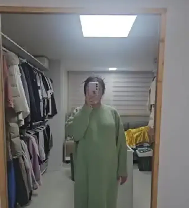 만삭까지 입을 수 있을 것 같은 넉넉한 사이즈에 상큼한 민트 칼라가 기분전환됩니다. 