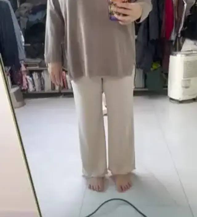 핏이 넉넉해서 편하고 좋아요
