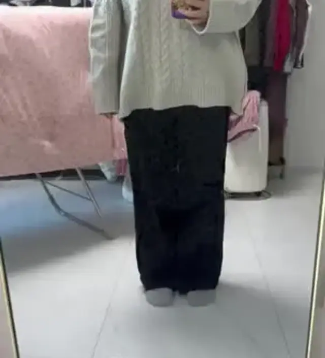 니트 패턴과 핏이 넉넉하고 디자인이 예뻐요
