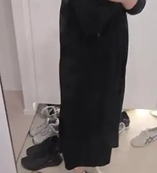 제일 무난한 블랙으로 구매했는데 너무 마음에 들어요! 좀 냄새 나길래 바로 빨고 건조