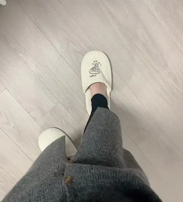 동영상/사진 순서가 블랙->차콜인데 처음에 블랙만 두개할까 하다가 차콜도 선택했는