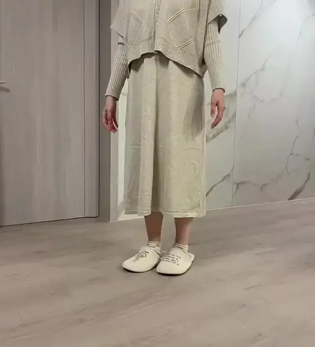 친구 결혼식때 입으려고 구매했어요! 기존에 있던옷들은 배가 너무 꽉끼거나 불편했는데