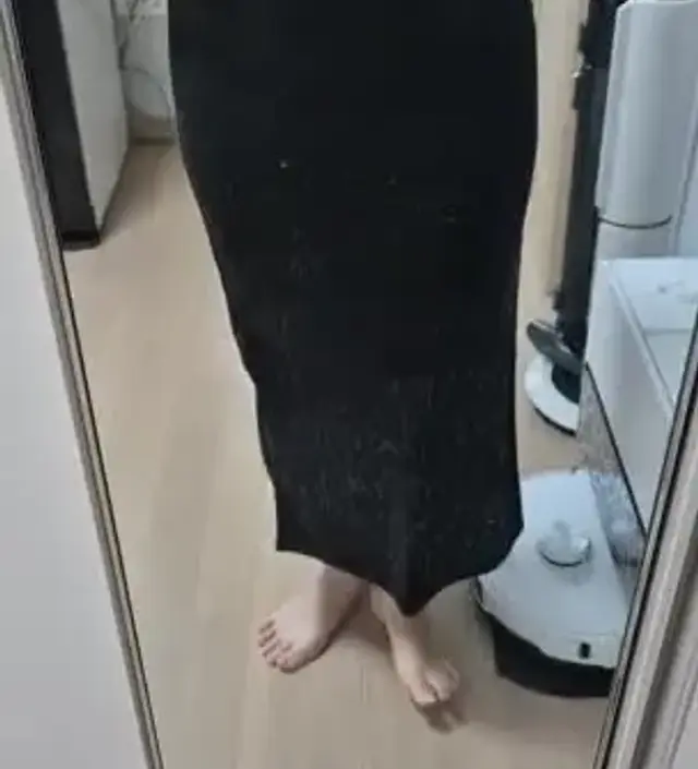 예뻐요 ! 조금 비치긴 한데 안에 스타킹 신고 입을고니까 괜춘항듯. 뚱뚱 임산부인데 안