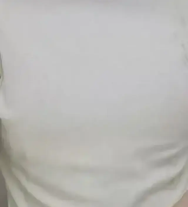 이너로 어두운 티를 입었는데도 거의 티가 안나요. 소재가 부드럽고 활용도 높은 폴라티