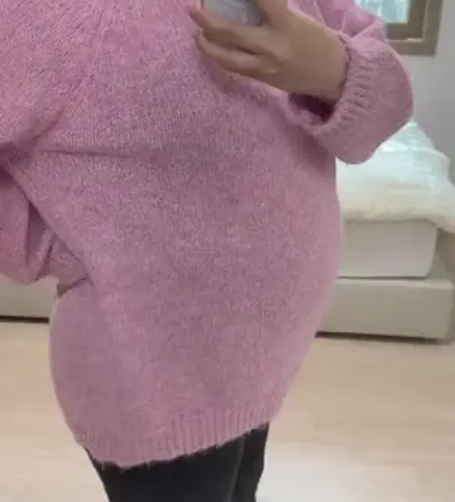 핑크옷 최애색인데 ㅋㅋ 니트 착용감 너무 부드럽고 30주인데 넉넉하게 잘 입을 것 같아