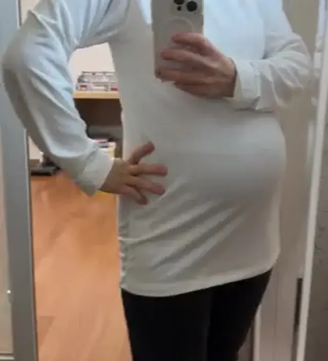 어깨가 좁게 나온것 같아서 엑스라지했는데, 어깨랑 배는 딱 좋고 팔부분이 제겐 너무 