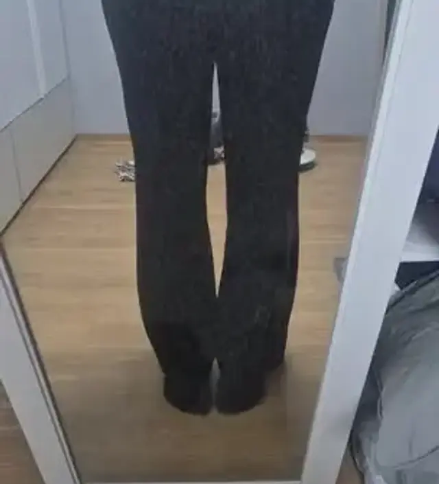 사이즈 고민했는데 딱 맞아요! 많이 얇지 않아서 잘 입고있어요~ 편하고 좋네요ㅎㅎ