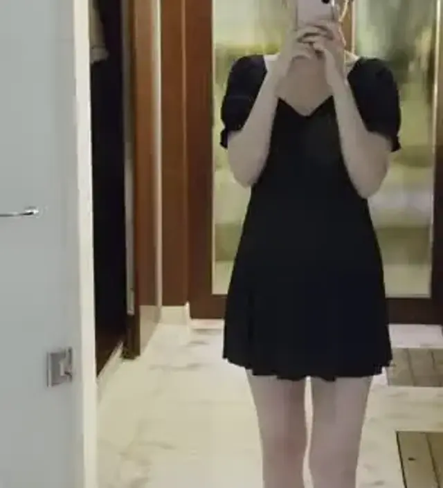 23주에 수영장가서 입었어요! 너~무 편하고 예쁘더라구요ㅎㅎ 동영상 보시면 알겠지만 