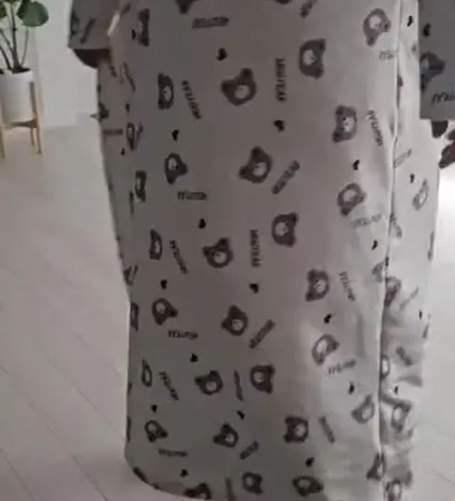 극세사 잠옷이라 그런지 몸에 촥!! 달라붙는게 포근한 느낌도 들고 재질이 넘 부드러워