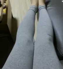 좀있으면 기모레깅스는 못입을듯해서 검정색이랑 하나씩 구매했어요. 스타킹느낌나는 레