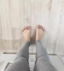 듣던대로 진짜 찰떡! 레깅스에요 ㅋ 발목 부분 너덜거리는거 싫은데 발목에 찰싹 붙어서