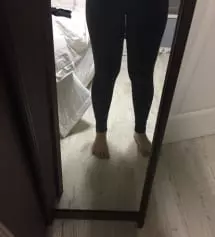 M사이즈 구입했어요. 쫀쫀하고 두께감은 적당해서 좋아요^^ 한겨울용은 당연히 아니고 